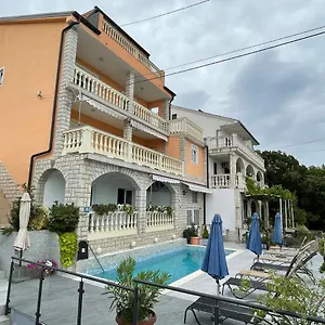 https://apartments-martic-janja.primorje-gorskikotar.com
